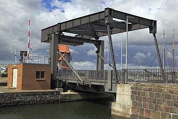 Datei:J20_602_Querkanalbrücke.jpg