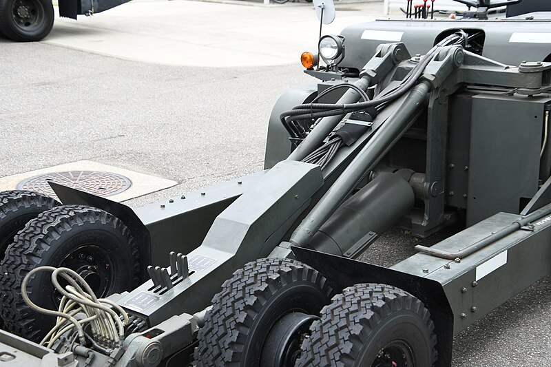 File:JASDF BL-4 bomb lift truck lift arm at Komatsu Air Base September 17, 2018.jpg