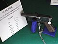 JGSDF 21.5mm信号けん銃 20120422.jpg