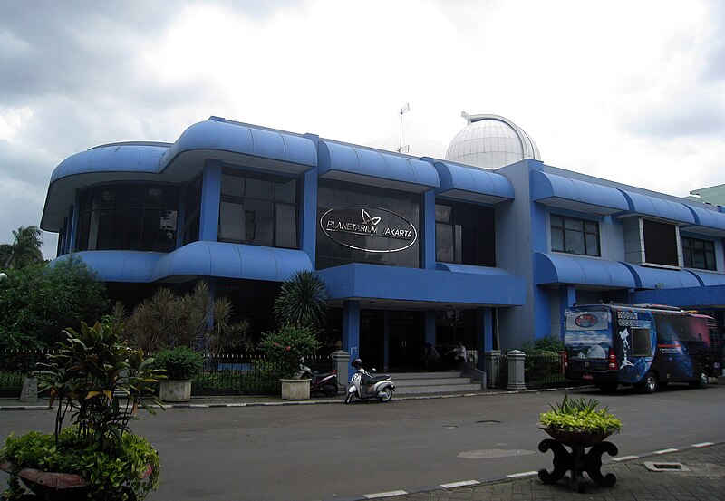 File:Jakarta Planetarium.JPG