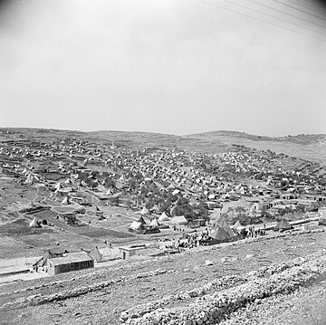 Fichier:Jalazone_Refugee_Camp_1950.jpg