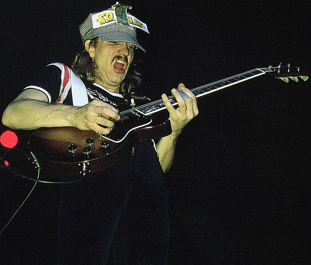 1024px-Joe_Walsh_4_-_1975.jpg