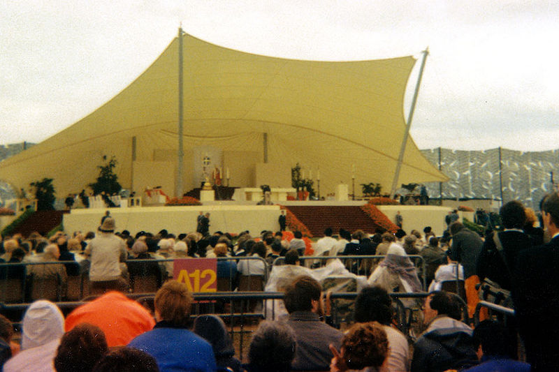 Bestand:John Paul II Maastricht 1985.jpg