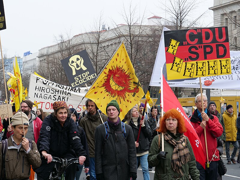 File:Kazaguruma-Demonstration 2018 20.jpg