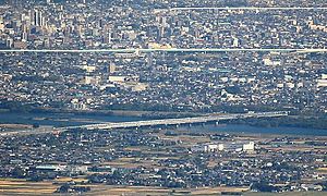 養老山地から望む木曽川橋梁（2014年（平成26年）11月4日）