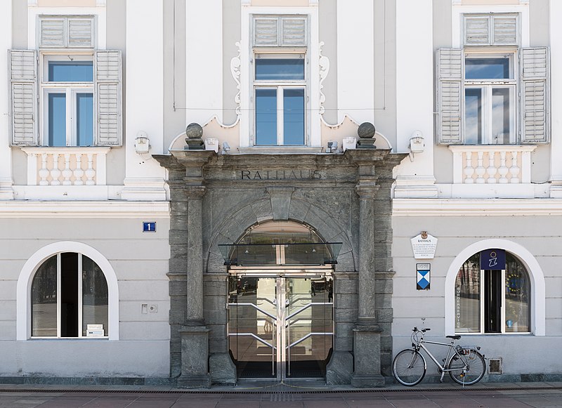 File:Klagenfurt Neuer Platz 1 Rathaus Hauptportal 18072016 3131.jpg