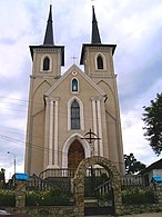 Kirkko Novaja Ušytsjan taajamassa.