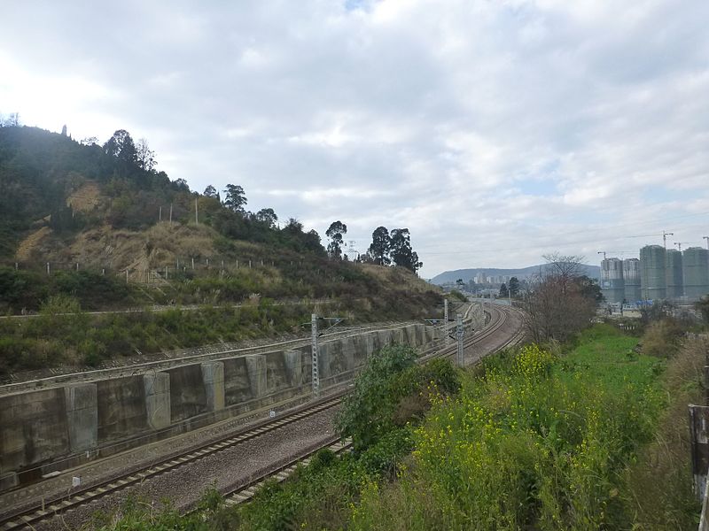 File:Kunming - Haikou Town - Kunyu Railway - P1350369.JPG