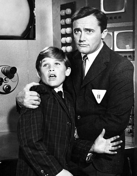 Russell with Robert Vaughn in a 1964 episode of The Man from U.N.C.L.E.