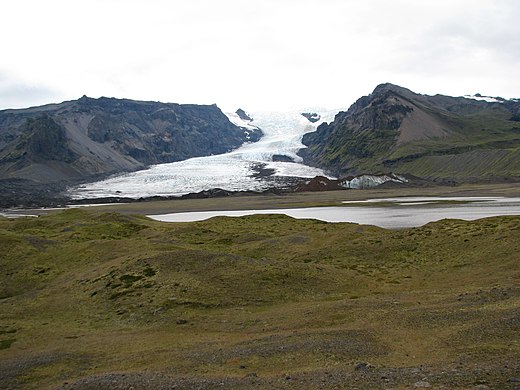 De Kvíárjökull vanaf de eindmorene.