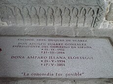 Lápida de los duques de Suárez.jpg