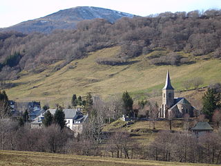 <span class="mw-page-title-main">Le Claux</span> Commune in Auvergne-Rhône-Alpes, France