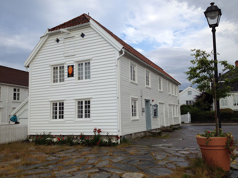 File:Lillesand Customs house III.jpg