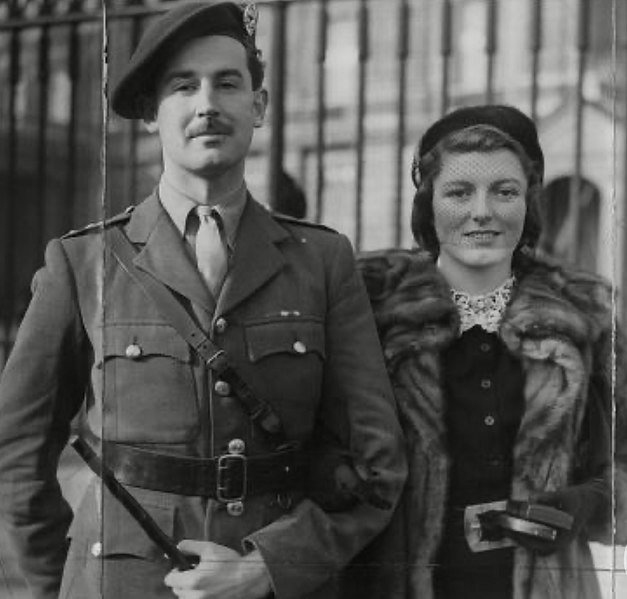 File:Lord and Lady Lovat, 1942.jpg