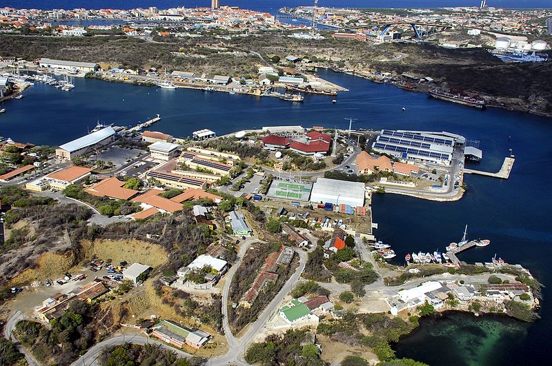 File:Luchtfoto van de marinebasis Parera op Curaçao.jpg