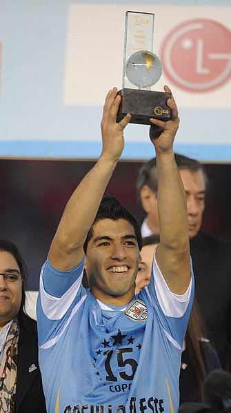 File:Luis Suarez - CA2011 mvp award (cropped).jpg