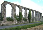 Luynes (Frantsiya) Roman Aqueduct.jpg