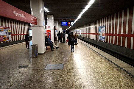 München U Bahnhof Stiglmaierplatz auf Bahnsteig zu Gleis 1 Richtung Olympia Einkaufszentrum 7.12.2013