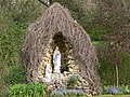 Lourdesgrotte in einem privaten Garten am ehemaligen Stadtgraben