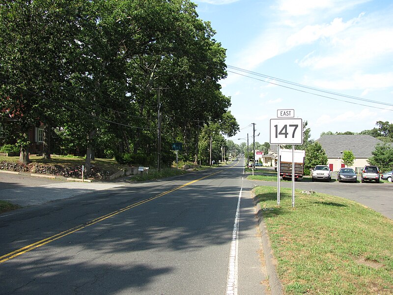 File:MA Route 147 eastbound, Feeding Hills MA.jpg