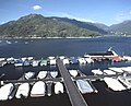 Marina mit Ausflugsboot am Rio Caldo