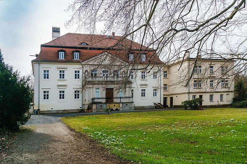 File:Markkleeberg, Kirchstrasse 29-42 Schloss.jpg