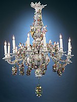 Candelabro rococó de 12 velas, em porcelana, c. 1900.