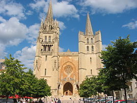 La cathédrale Notre-Dame et Saint-Privat de Mende, en Lozère (France), construite grâce au pape Urbain V, fêté le 19 décembre. (définition réelle 2 048 × 1 536)