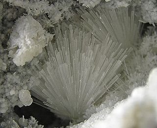 Mezolit (minerał)