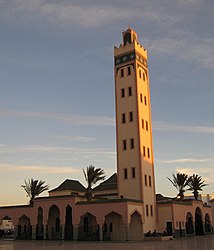 Große Moschee im Zentrum, erbaut im für Marokko typischen Stil der Koutoubia-Moschee