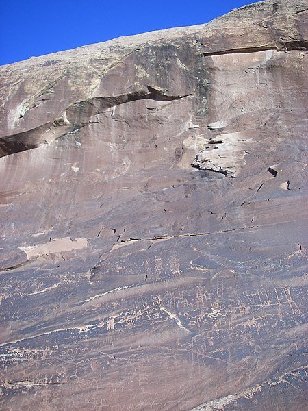 File:Moab Petroglyphs.JPG