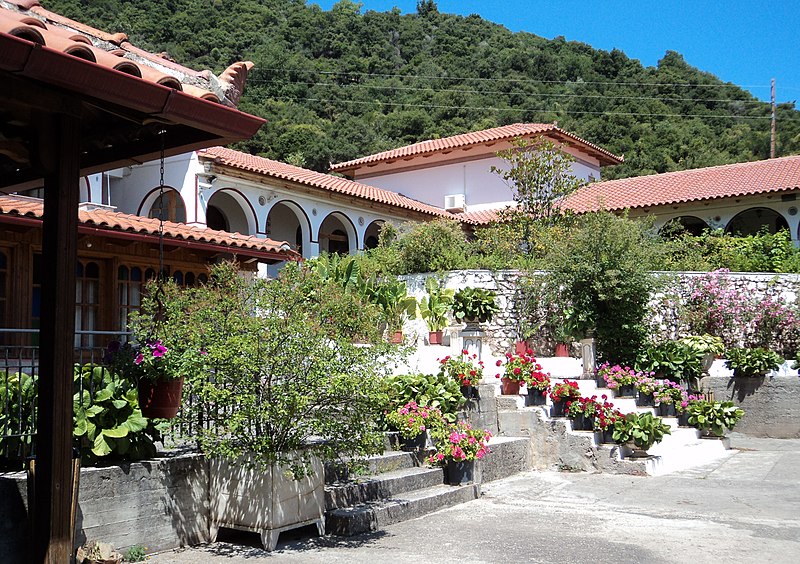 File:Monastiri.Αγια Σωτηρα,4 χιλ.καμενα βουρλα - panoramio.jpg