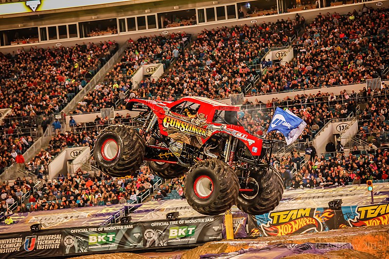 File:MonsterJam 2-21-15-6998 (16426993910).jpg