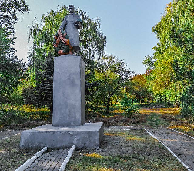 Памятник 5 рублям