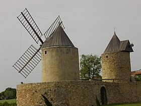 Moulins à vent Régusse (Var).jpg