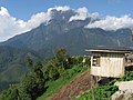 在亞庇市和山打根之間的路徑看京那巴魯山