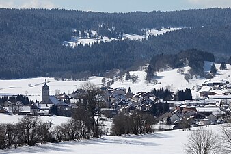 Le village de Mouthe en hiver.