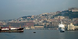 Vista del porto di Napoli