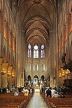 Nave of Notre-Dame de Paris, 22 June 2014 002.jpg