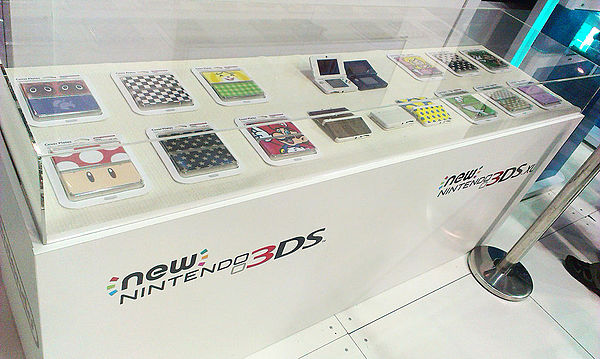 Display case featuring the New Nintendo 3DS and face plates at PAX Australia 2014