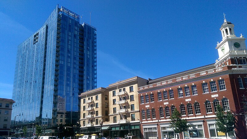 File:New and old buildings - Portland, Oregon.jpg