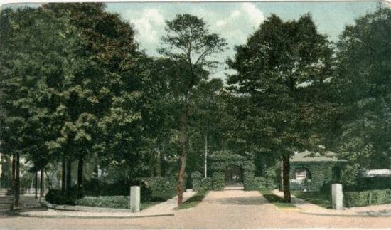 Early 1900s postcard of North Burial Ground