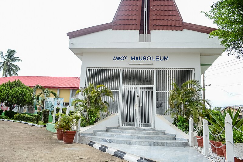 File:Obafemi Awolowo House Masoleum.jpg