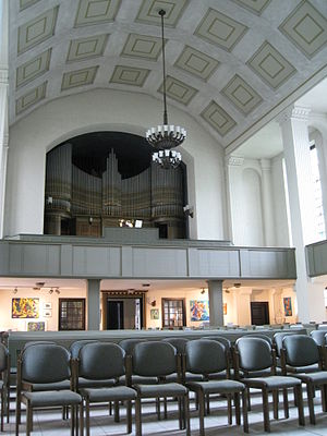 Orgel der Glaubenskirche Tempelhof.jpg