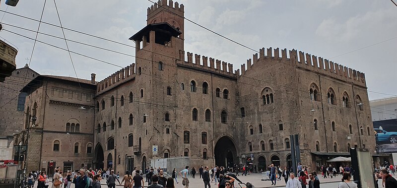 File:Palazzo di re Enzo (Bologna)-2.jpg