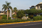 Parque Jardin El Monumental (pasarela de Humanidades).JPG