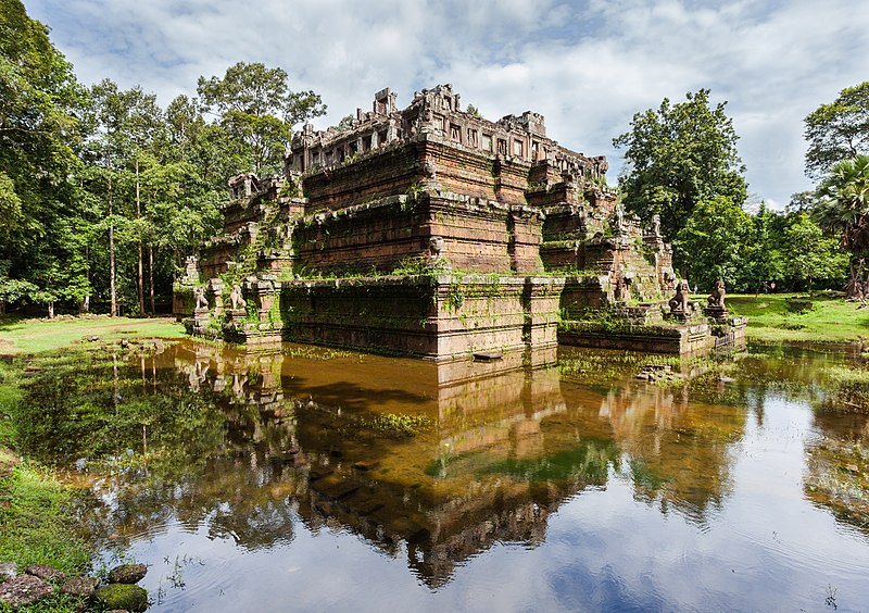 File:Phimeanakas, Angkor Thom, Camboya, 2013-08-16, DD 04.jpg