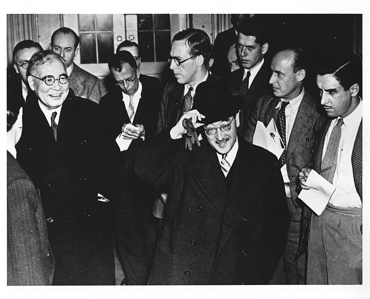 File:Photograph of Japanese Envoys in Washington Talking "Peace" As Their Nation Attack Pearl Harbor - DPLA - 7bf9c0dd8c10288799f698a8a55946b8.jpg