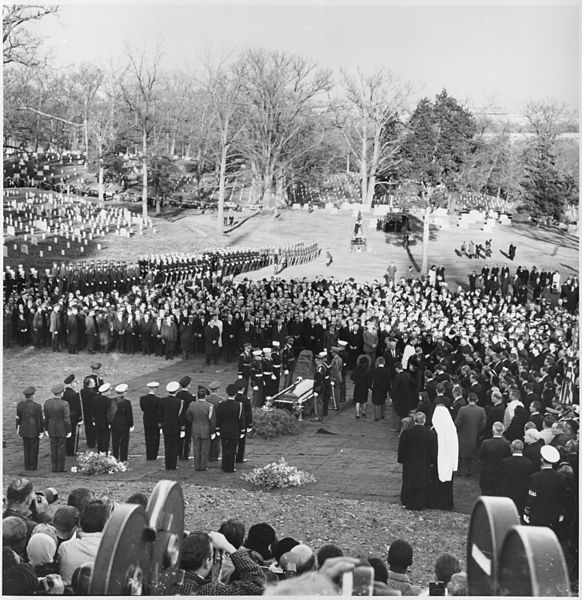 File:Photograph of mourners gathered at Arlington National Cemetery to witness burial services for the late President John... - NARA - 200450.jpg
