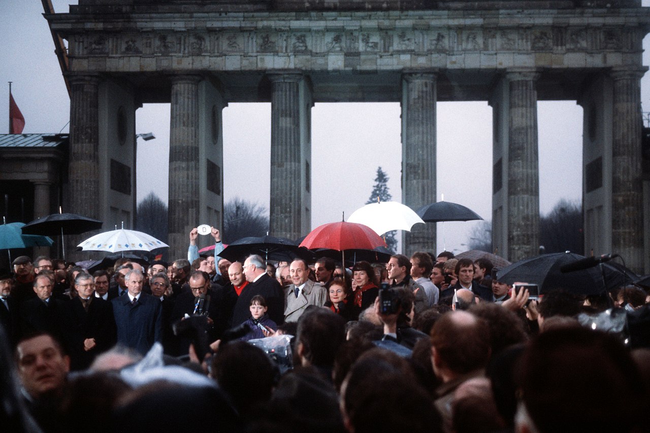 Politicians at Brandenburg Gate opening 1989.JPEG